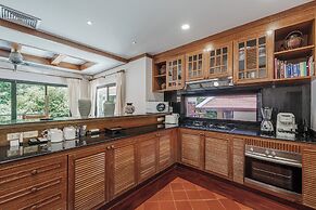 Naiharn 4br Private PoolVilla near Beach