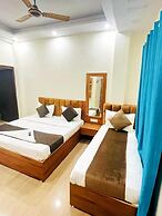 Hotel RAJ - Near Railway Station