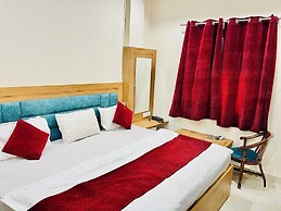 Hotel RAJ - Near Railway Station