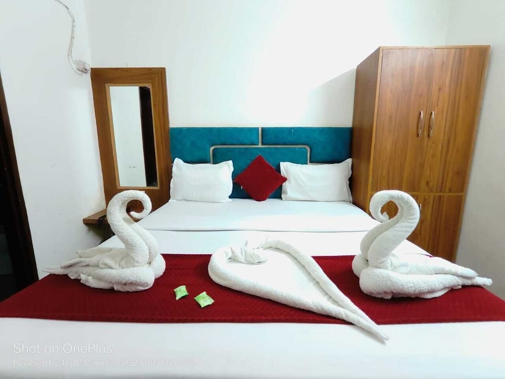 Hotel RAJ - Near Railway Station
