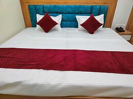 Hotel RAJ - Near Railway Station
