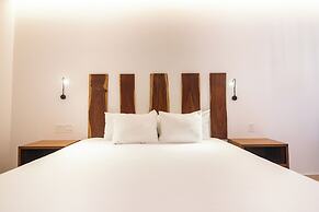 B10 Distinctive Hotel