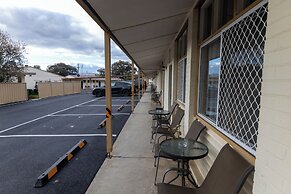 Golden Hills Motel