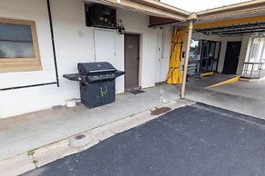 Golden Hills Motel