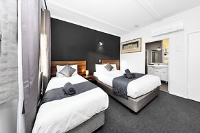 Golden Hills Motel