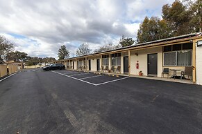 Golden Hills Motel