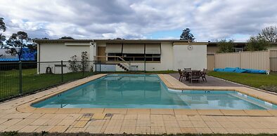 Golden Hills Motel
