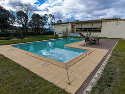 Golden Hills Motel