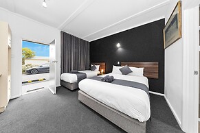 Golden Hills Motel
