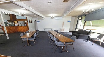 Golden Hills Motel