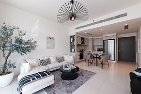 Stylish Emaar Beachfront 2BR w Beach Access