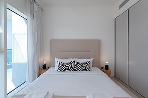 Stylish Emaar Beachfront 2BR w Beach Access