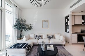 Stylish Emaar Beachfront 2BR w Beach Access