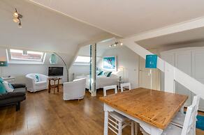 Bright Apartment Near Beach