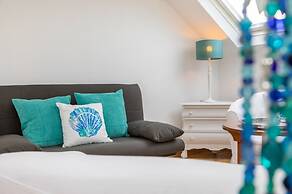Bright Apartment Near Beach