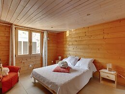 Riverside Chalet Retreat