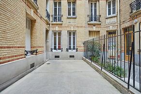 Superb Eiffel Tower Terrace Apartment