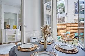 Superb Eiffel Tower Terrace Apartment