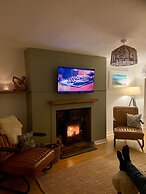 Anglesey Retreat - 2 Beds - Sleeps 3 - Parking