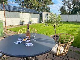Anglesey Retreat - 2 Beds - Sleeps 3 - Parking