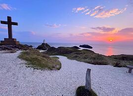 Anglesey Retreat - 2 Beds - Sleeps 3 - Parking
