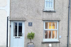 Anglesey Retreat - 2 Beds - Sleeps 3 - Parking