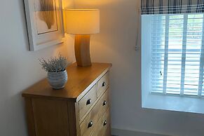 Anglesey Retreat - 2 Beds - Sleeps 3 - Parking