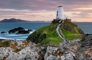 Anglesey Retreat - 2 Beds - Sleeps 3 - Parking