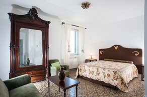 Villa in Paceco With Pool and Countryside Views