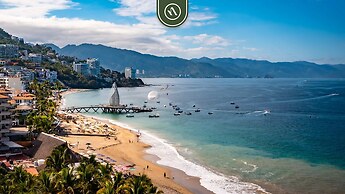 2BR Condo With Ocean View - Private Terrace