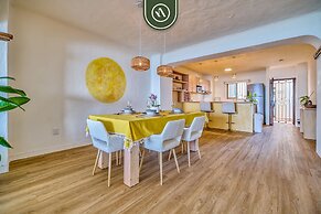 2BR Condo With Ocean View - Private Terrace