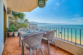 2BR Condo With Ocean View - Private Terrace