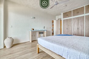 2BR Condo With Ocean View - Private Terrace