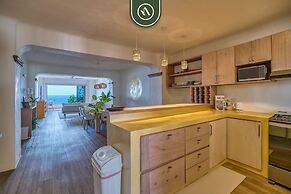 2BR Condo With Ocean View - Private Terrace