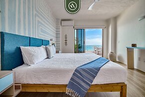 2BR Condo With Ocean View - Private Terrace