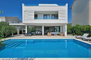 5-bedroom Villa Near Split With Pool