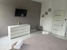 Level suites