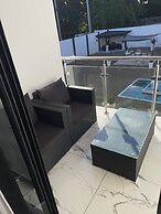 Level suites