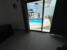 Level suites
