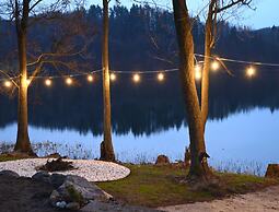 Holiday Home on the Lake Shore, Sauna, Jacuzzi