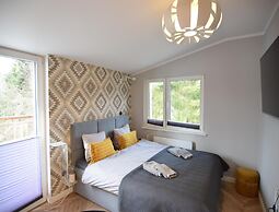 Holiday Home on the Lake Shore, Sauna, Jacuzzi