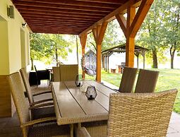Holiday Home on the Lake Shore, Sauna, Jacuzzi