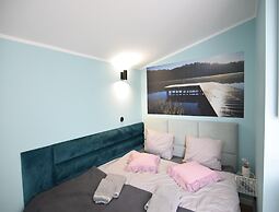 Holiday Home on the Lake Shore, Sauna, Jacuzzi