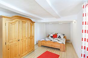 Eppe Timbered Retreat