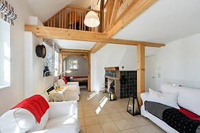 Eppe Timbered Retreat