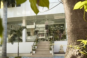 Hotel Evara Inn