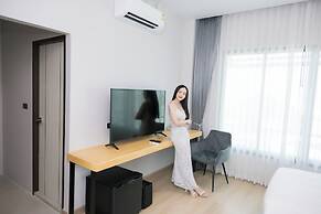 The Horizon Groove Hotel