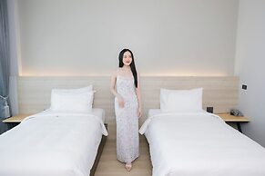 The Horizon Groove Hotel