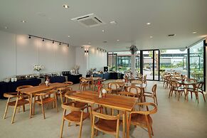 The Horizon Groove Hotel