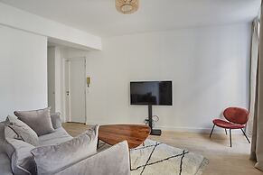 Modern Apartment Matignon Champs Elysees